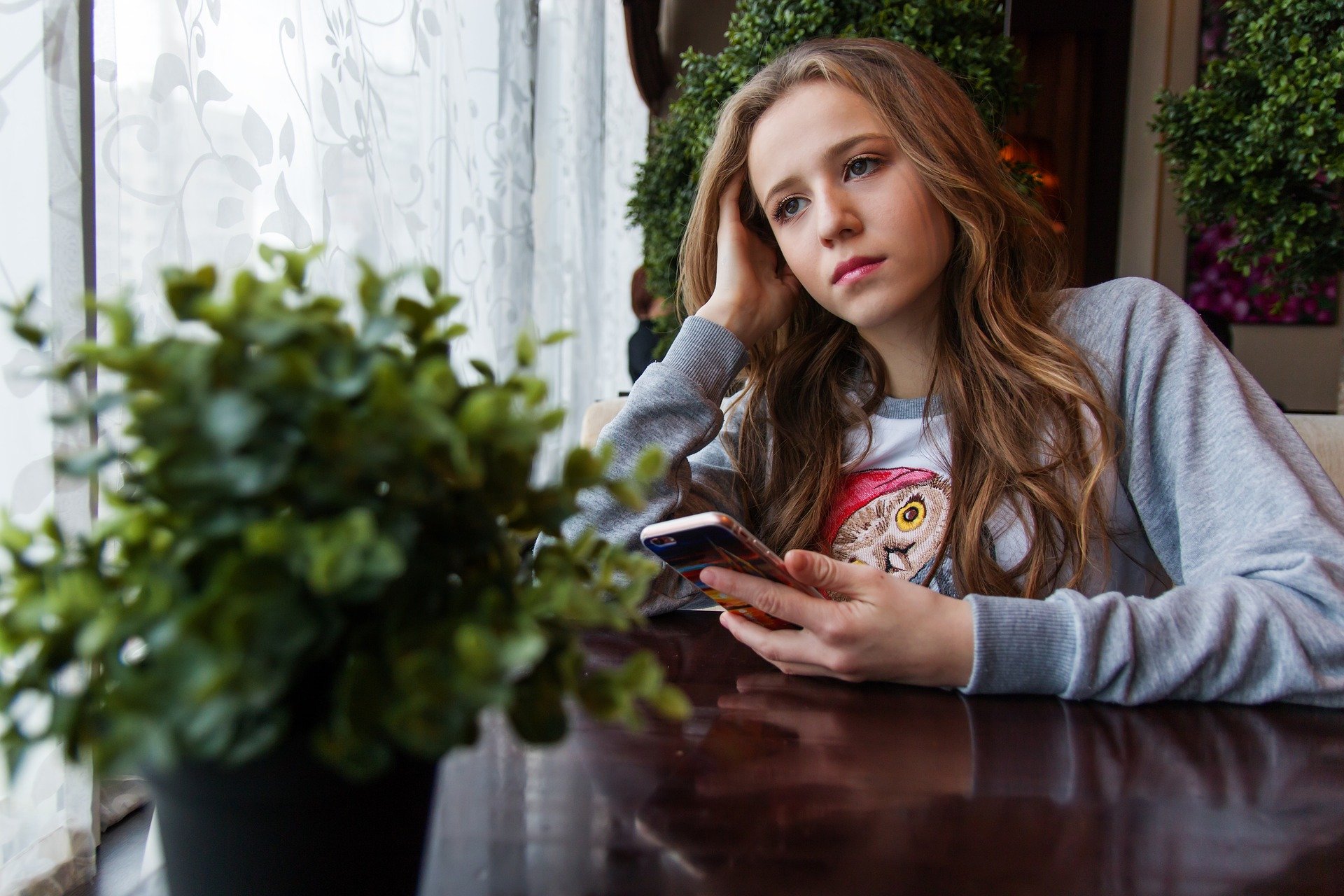 Mio figlio non parla mai con me: 6 strategie per ricostruire il rapporto